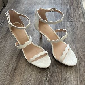 White heals size 7